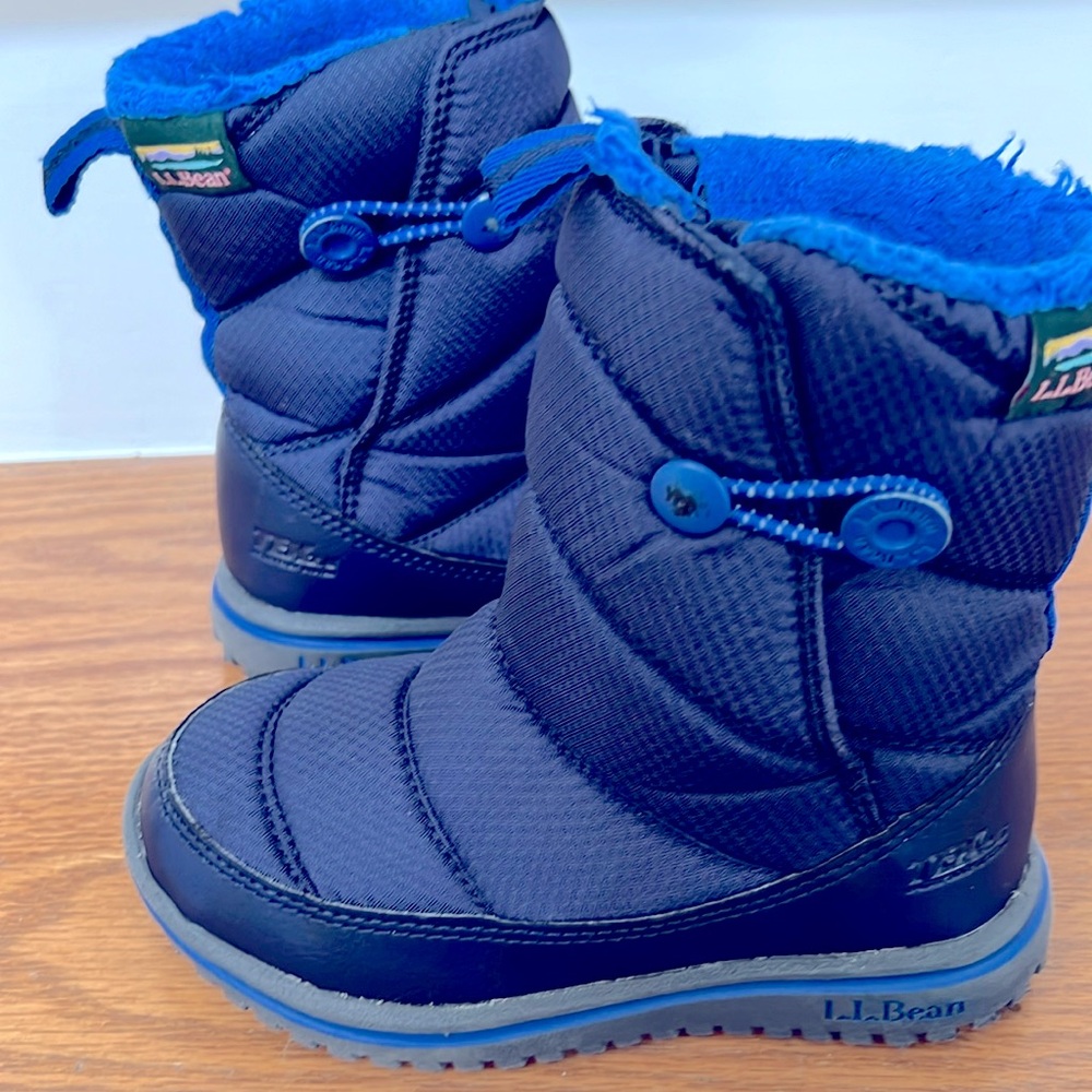 Boots size 10, look like new.